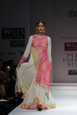 Model walks the ramp for Vaishali S Show at Wills Lifestyle India Fashion Week 2013 Day 5 in Mumbai on 17th March 2013 (125).JPG